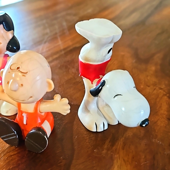 Vintage Peanuts stackable figurines Lucy, Charlie Brown, Snoopy 1970s toys - Picture 2 of 7